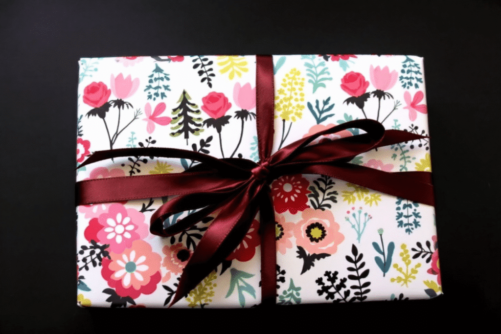 Image simply paper crafts Wrapping paper designed with different flowers and designs
