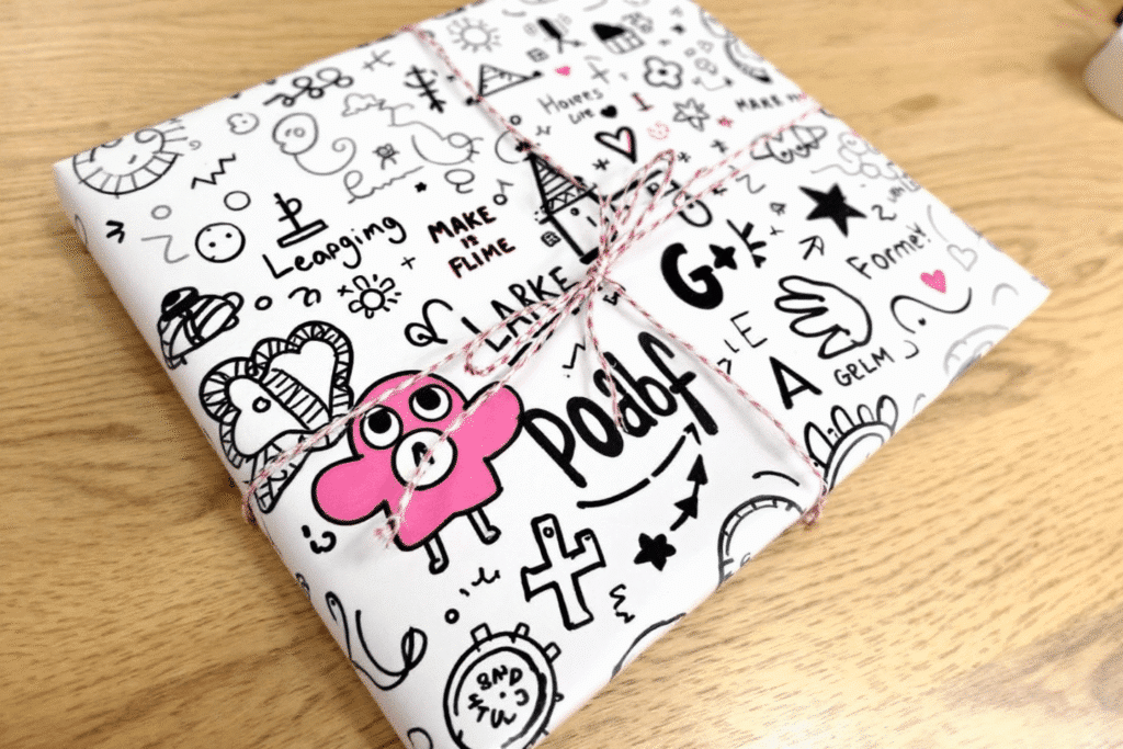 Image simply paper crafts Doodling on a white wrapping paper