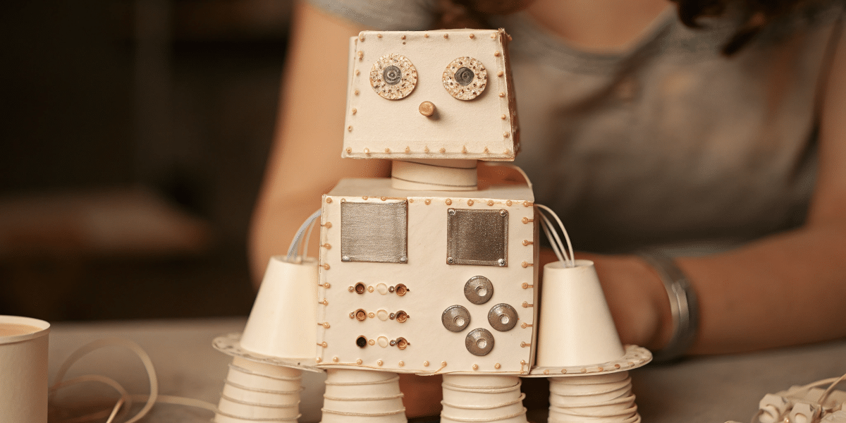 80b21b2686f94bf79d0e424bcff26b5f simply paper crafts Paper cuts designed to look like robots