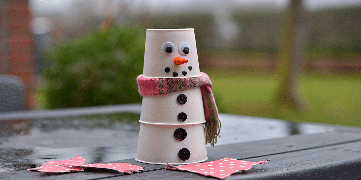91ac30c7f8a6452f942ca985ce7111c2 simply paper crafts paper cup made to resemble a snowman with a scarf