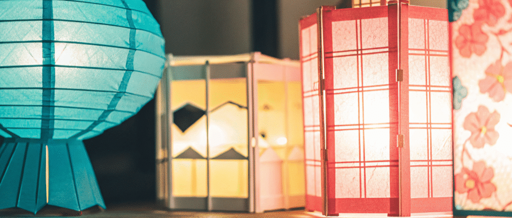 Decoration for room with paper simply paper crafts A photograph of a Papercraft Room Decor such as paper lanterns paper lamps